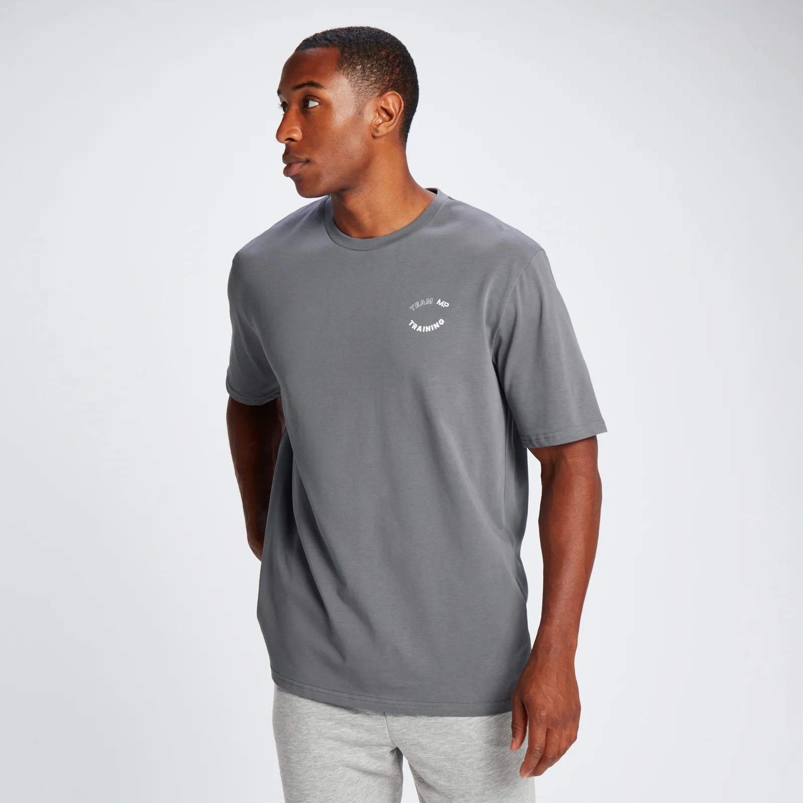 MP Férfi Team MP Graphic Oversized Póló - Karbon - XS kép 1