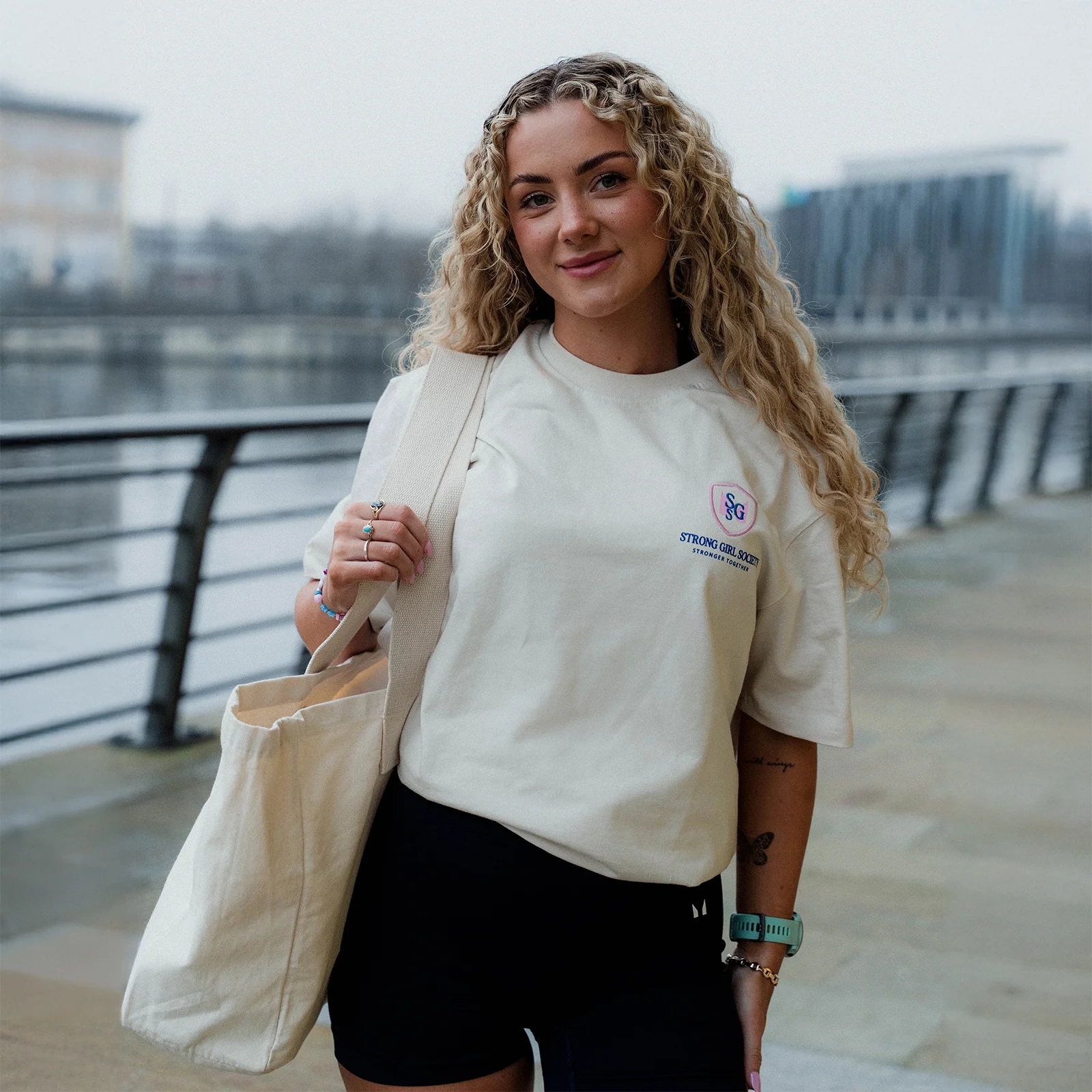 MP Női Strong Girl Society Póló – Ekrü - XS kép 1